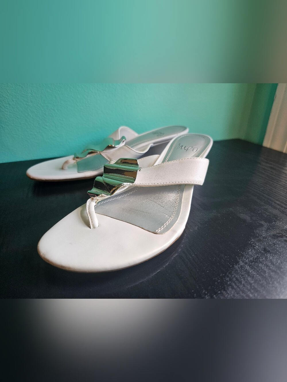 Impo "Glexa" WhiteThong Sandals with Silver Accent Women's Size 6.5